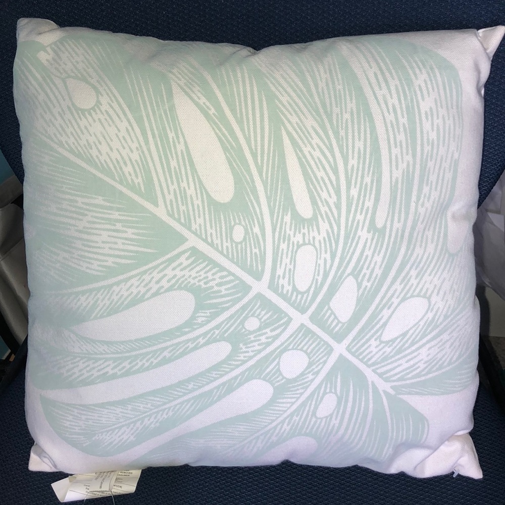 Leaf Pattern Canvas throw pillow